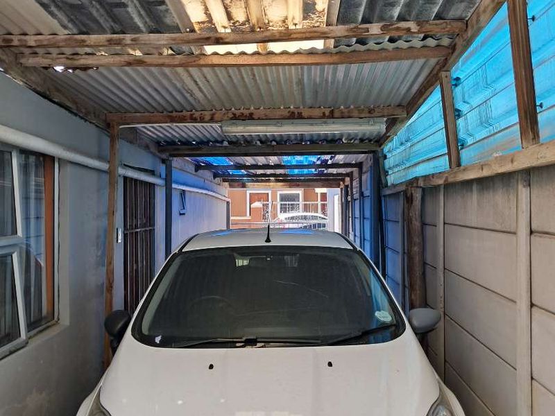 Charming One-Bedroom Home with Additional Outside Room - Photo 5