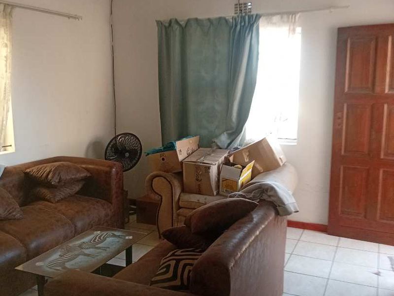 Spacious 3-Bedroom House to Rent in Litha Park - Photo 10