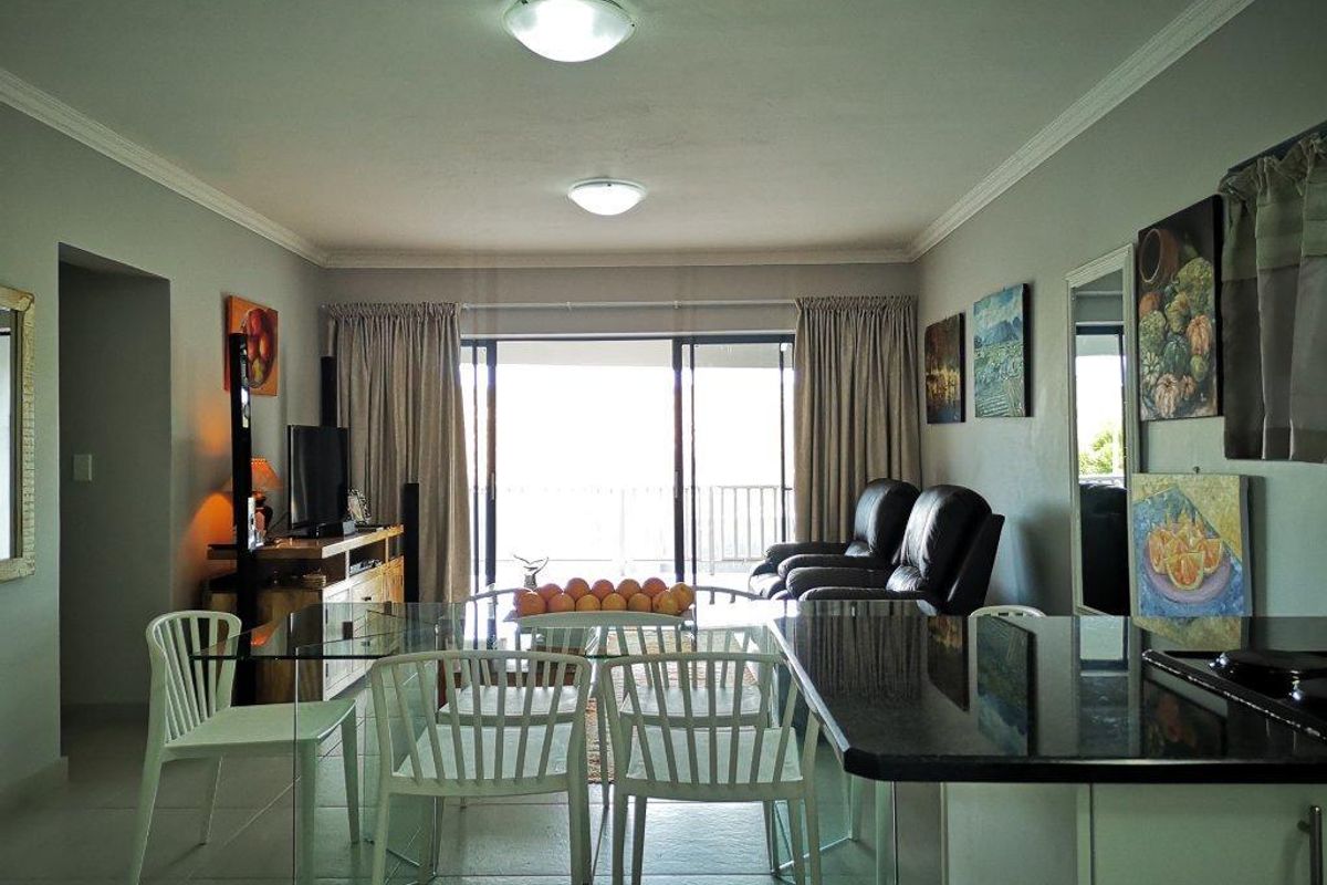 Versatile Opportunity: 6 Bedroom Holiday Home | Permanent Residence | Investment | Dual Living - Photo 4