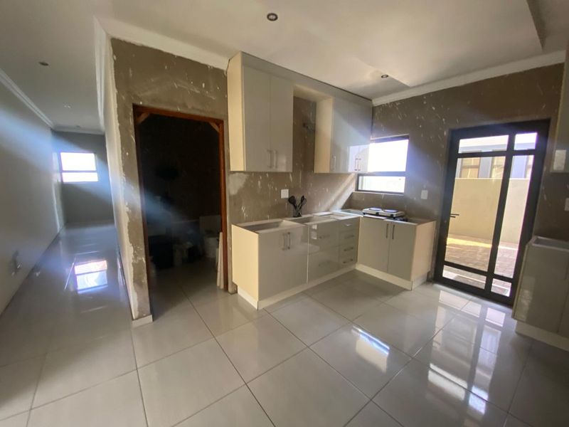 Three Bedroom House for Sale - Photo 8