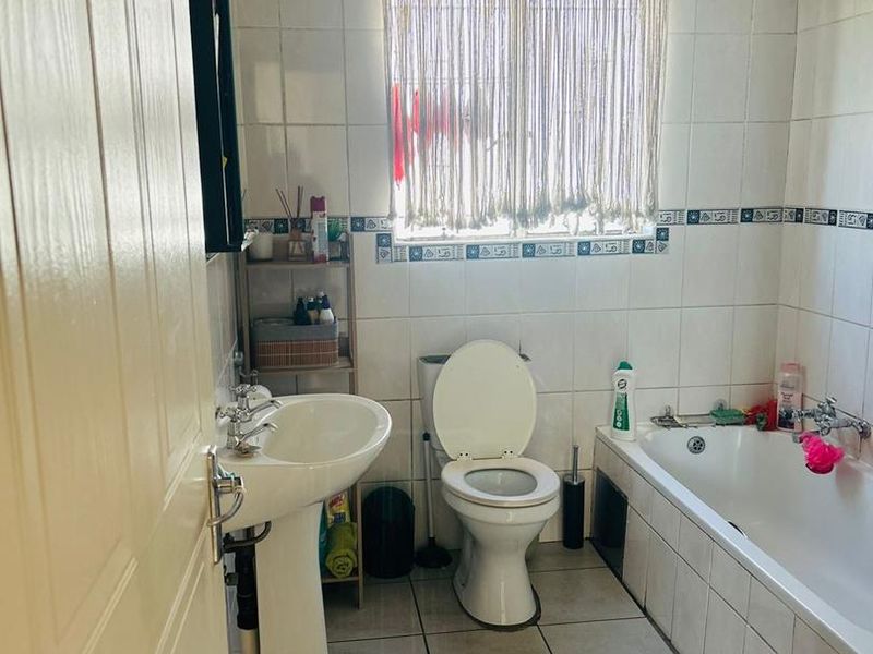 Lovely Ground floor TOWNHOUSE - Photo 4