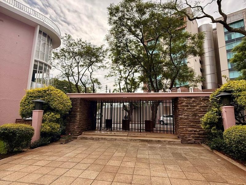 Light-Filled One Bedroom Semi-Furnished Apartment in Tyrwhitt Avenue, Rosebank - Photo 2