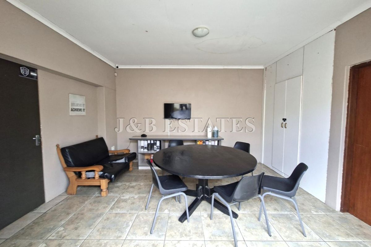 "Versatile Estate: Business or Residential, Your Choice!" - Photo 5