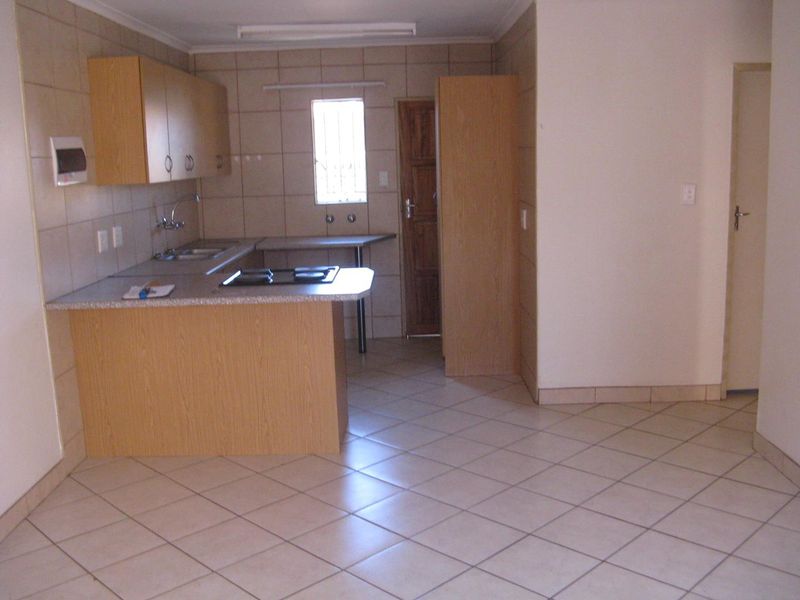 2 BEDROOM TOWNHOUSE TO RENT IN THERESA PARK - Photo 7