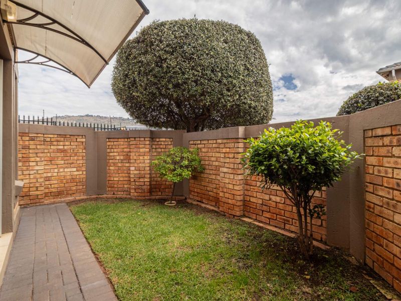 3 Bed 2.5 Bath Duplex To Let in Wilgeheuwel - Photo 2