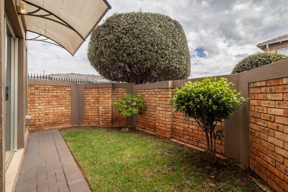 3 Bed 2.5 Bath Duplex To Let in Wilgeheuwel - Photo 2