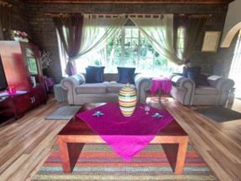 Spacious 3-Bedroom Family Home with Private 2-Bedroom Flatlet - Photo 8