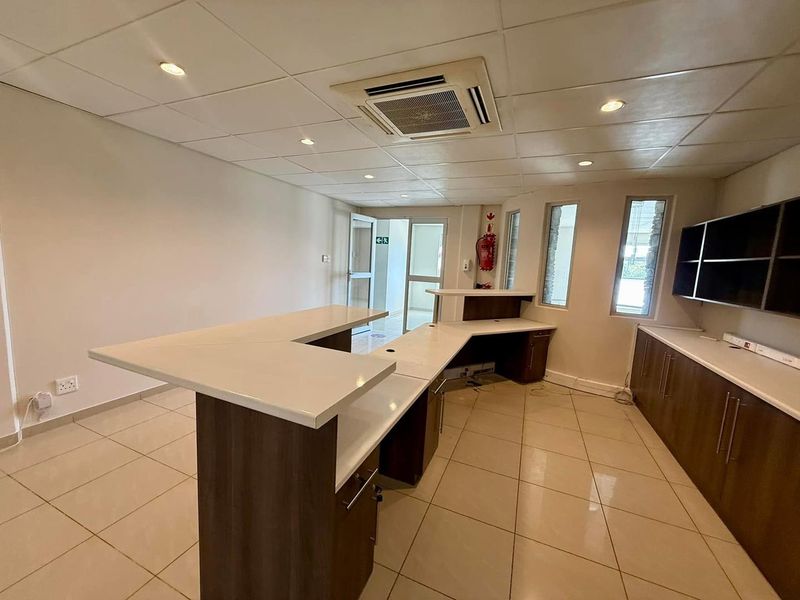 Office TO LET in Eros - Photo 1