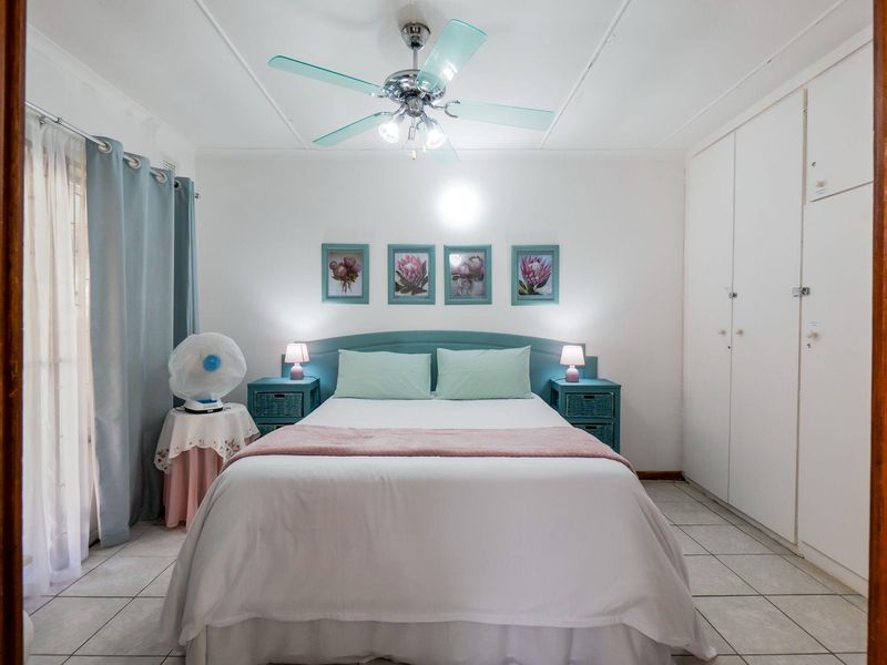 Fully furnished on the beach - Photo 5