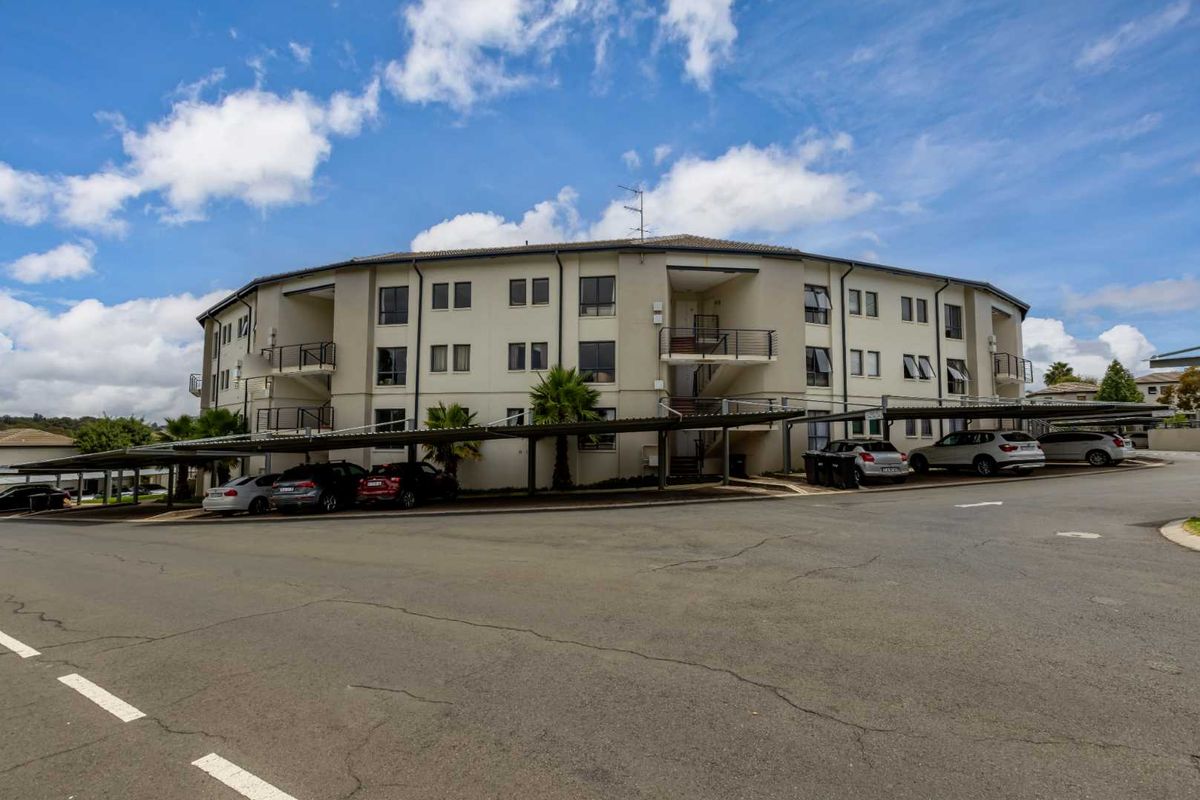 SPACIOUS 2 BEDROOM MODERN CONTEMPORARY GEM 5 MINUTES FROM THE HEART OF SANDTON! - Photo 3