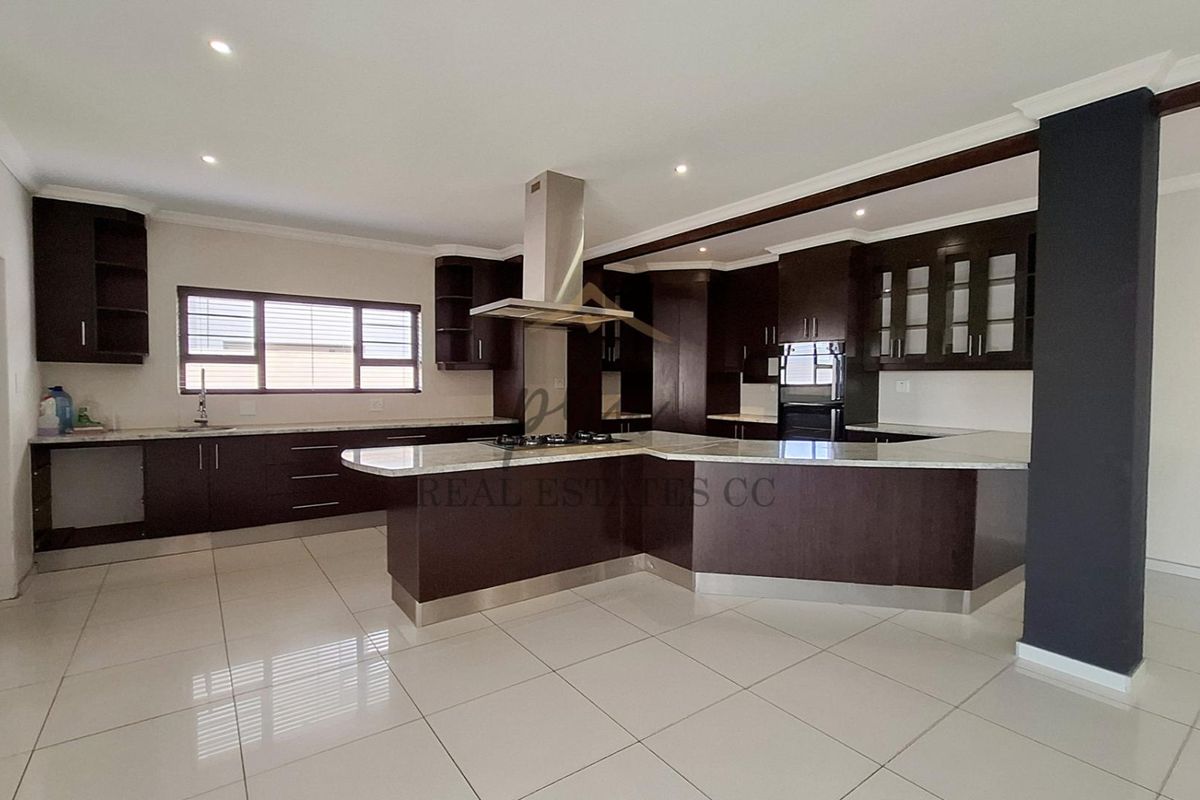 Stunning Double-Storey Family Home in Extension 15, Swakopmund - Photo 2