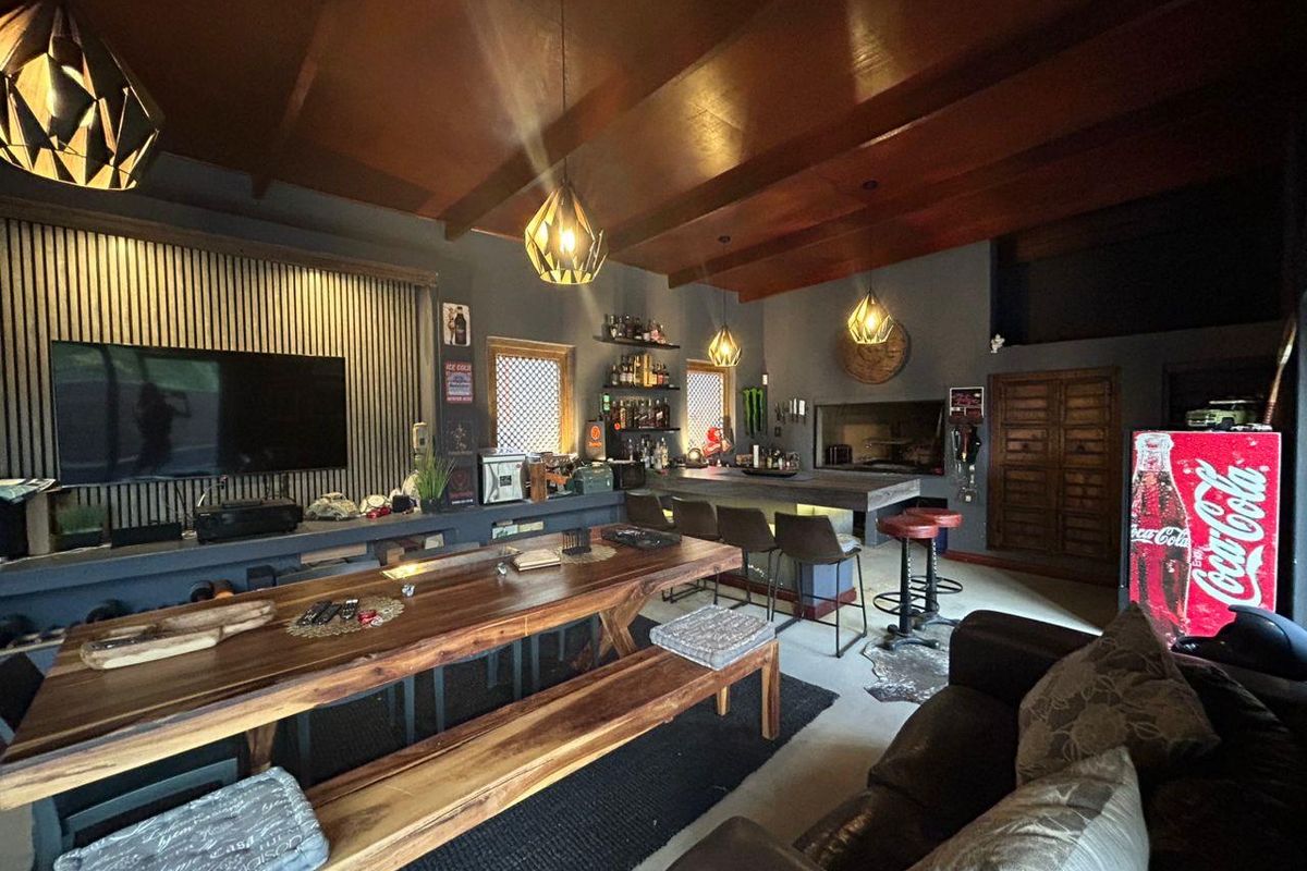 🏡 Refined Luxury in Windhoek’s Prestigious Ludwigsdorf - Photo 4