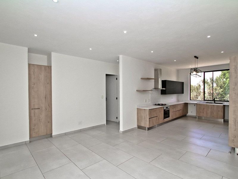 Exclusive Apartment with Panoramic Views! - Photo 5