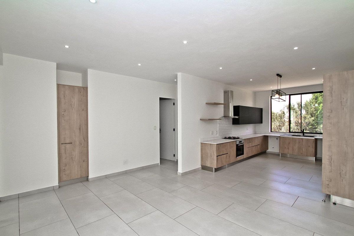 Exclusive Apartment with Panoramic Views! - Photo 5
