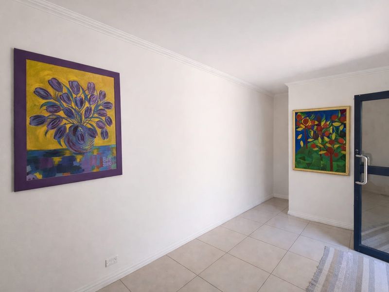 Versatile 7-Bedroom Property with 3 Living Areas, 2 Flats, Rondavel and Borehole - Photo 2