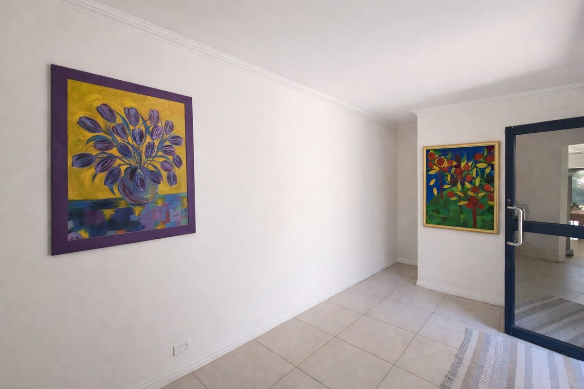 Versatile 7-Bedroom Property with 3 Living Areas, 2 Flats, Rondavel and Borehole - Photo 2