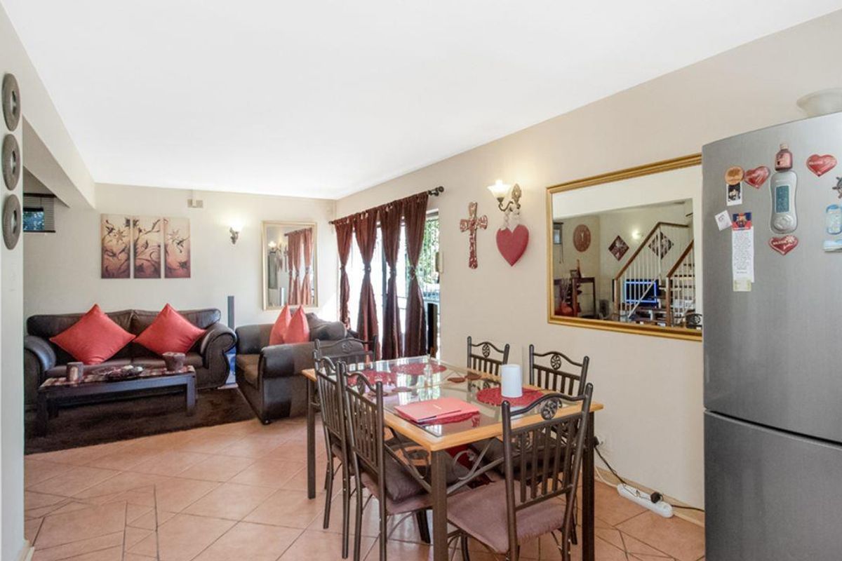 Cosy 2 bedroom 2.5 bathroom duplex unit for sale in Florida Park - Photo 4