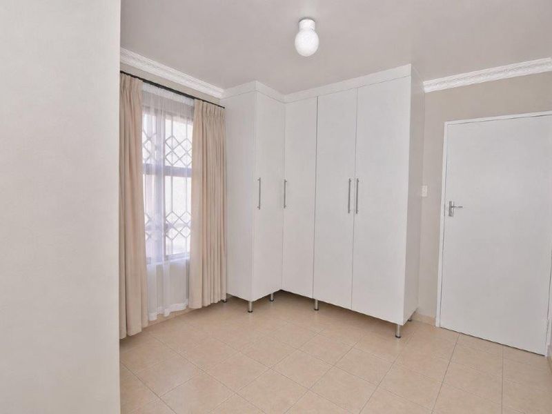 3 Bedroom, 2 Bathroom Home in Dawn Park - Photo 9