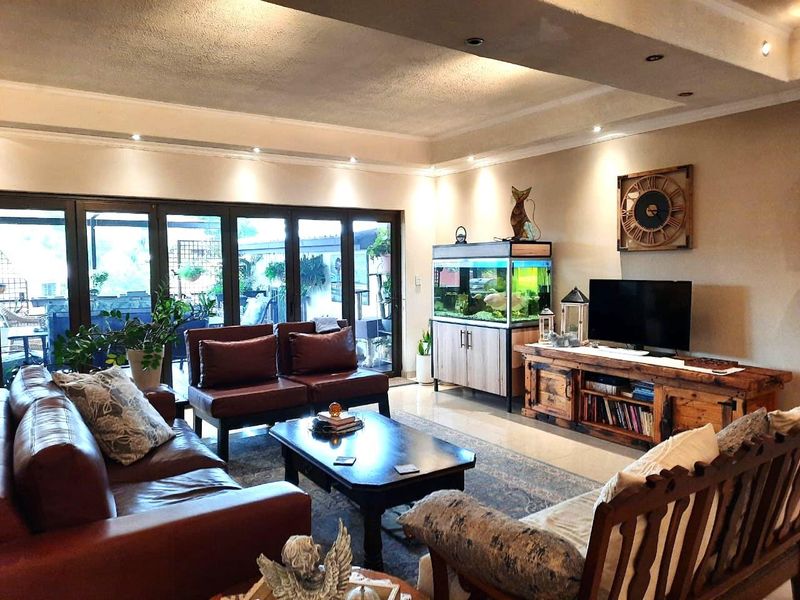 Auasblick - Stylish & Spacious Family Home for Sale N$5 500 000 - Photo 10