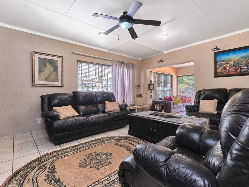 Spacious Family Home with Endless Potential - Photo 3