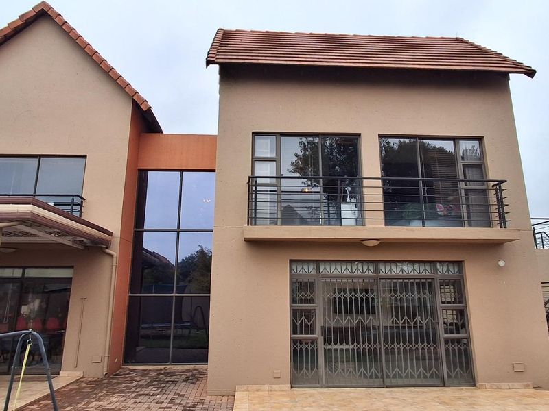 Luxury, Comfort, and Flexibility in Leloko Estate! - Photo 2
