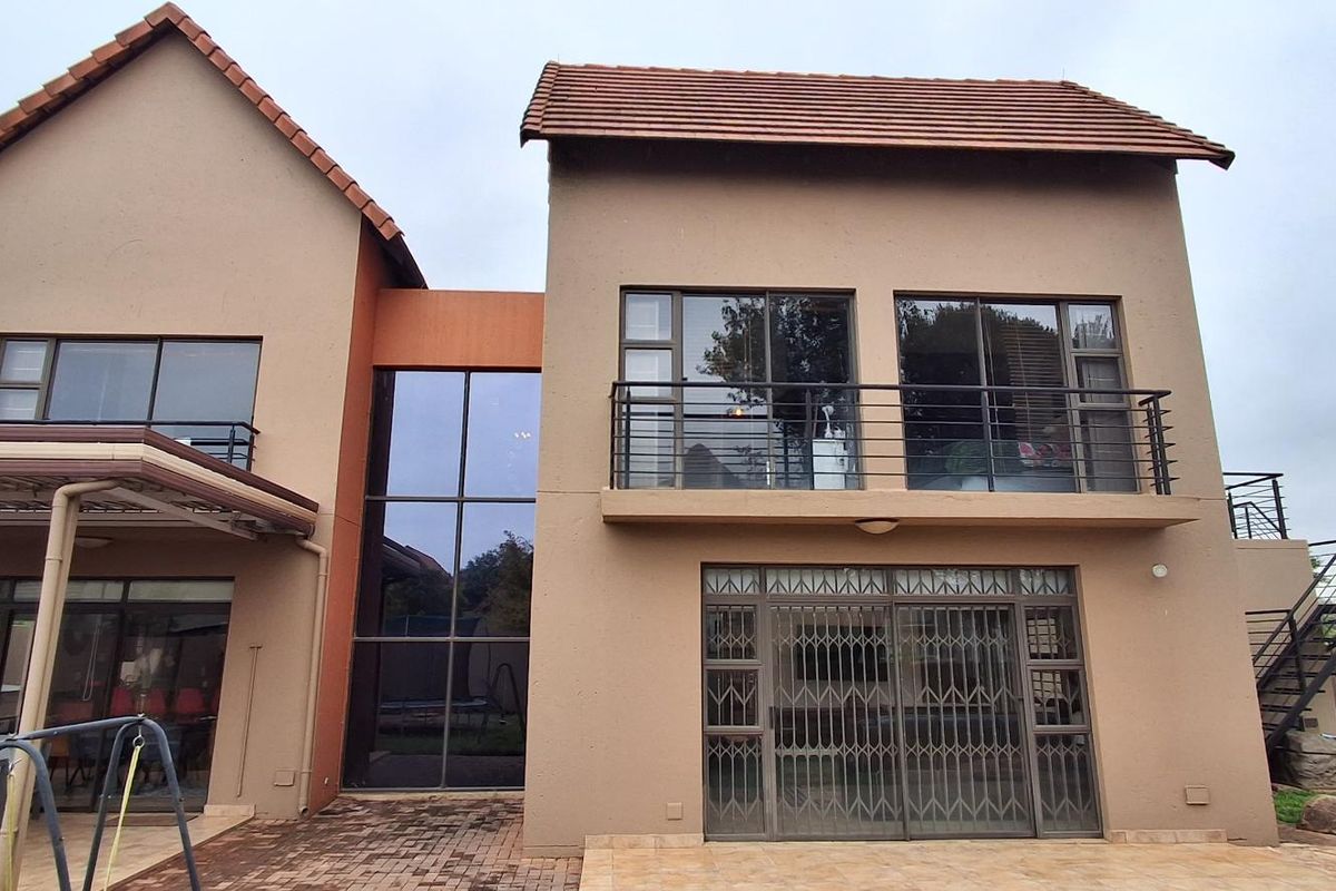 Luxury, Comfort, and Flexibility in Leloko Estate! - Photo 2