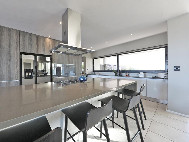 Ultra-modern 4 Bedroom home in Baronetcy - Photo 3