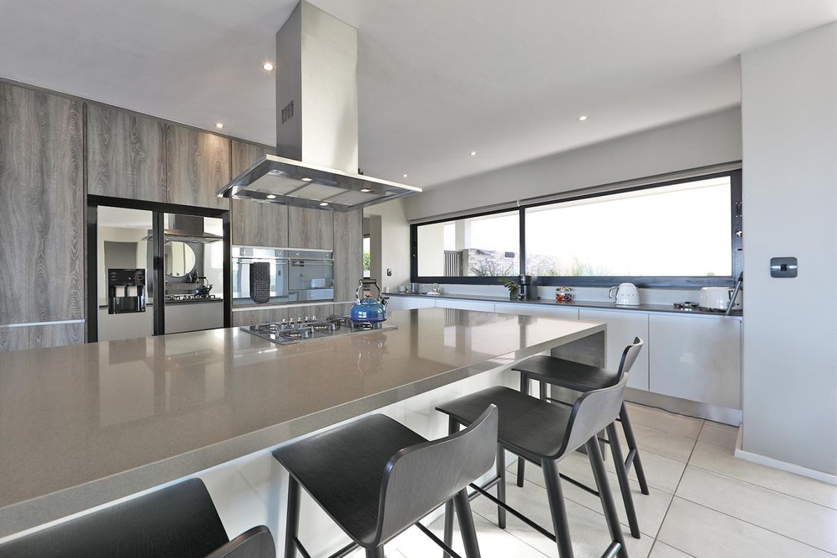 Ultra-modern 4 Bedroom home in Baronetcy - Photo 3
