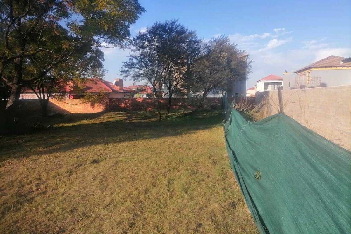 **Discover Your Dream Location at Thornbrook Golf Estate** - Photo 3