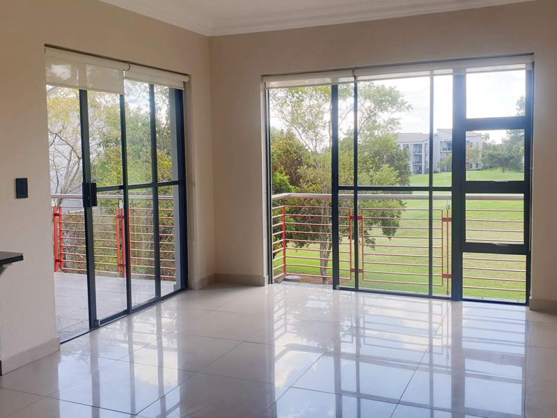 Swing Into Style: Sunlit 1st Floor Haven with Designer Kitchen in Golf Estate - Photo 2