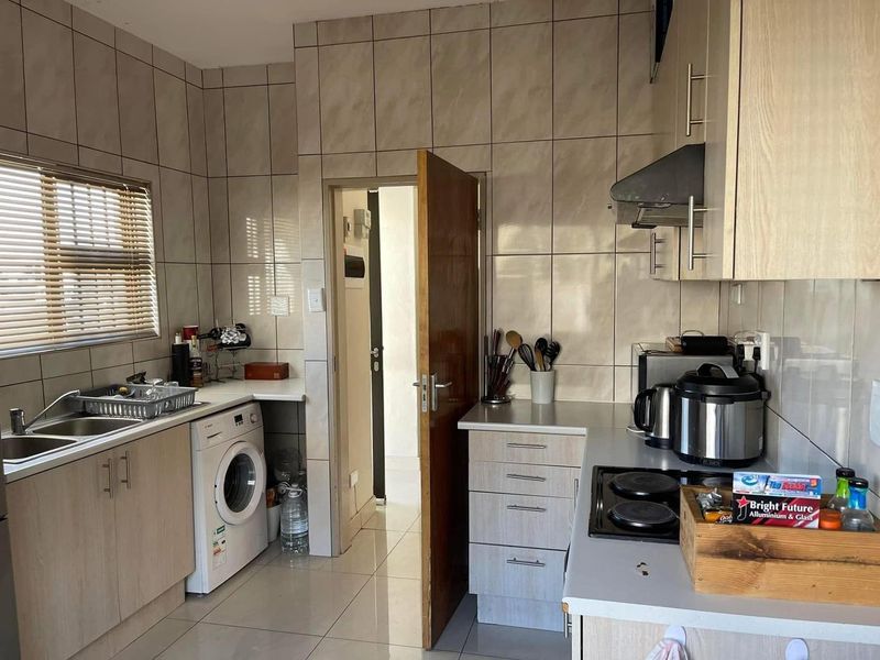 Windhoek Central- For Sale- N$1 050 000 - Photo 4