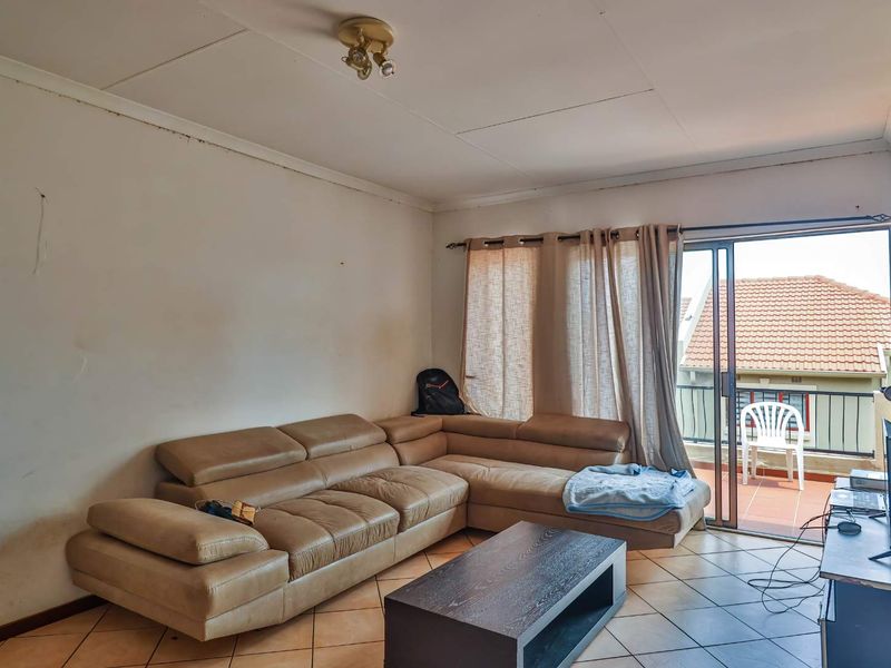 Modern First-Floor Apartment With Stunning Elevated Views — Perfect for Young Professionals in Johannesburg South - Photo 6