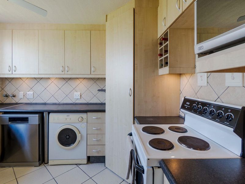 Spacious apartment with sea views - Photo 7