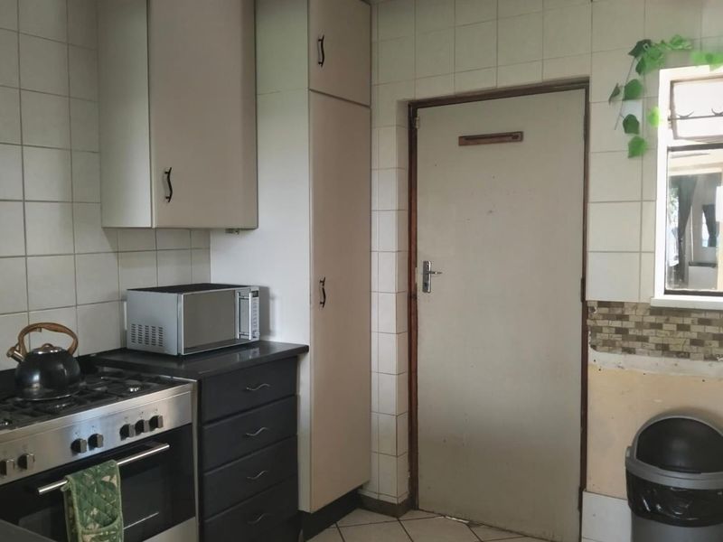 3-Bedroom Home with Flatlet in Verwoerdpark – Endless Potential! - Photo 6