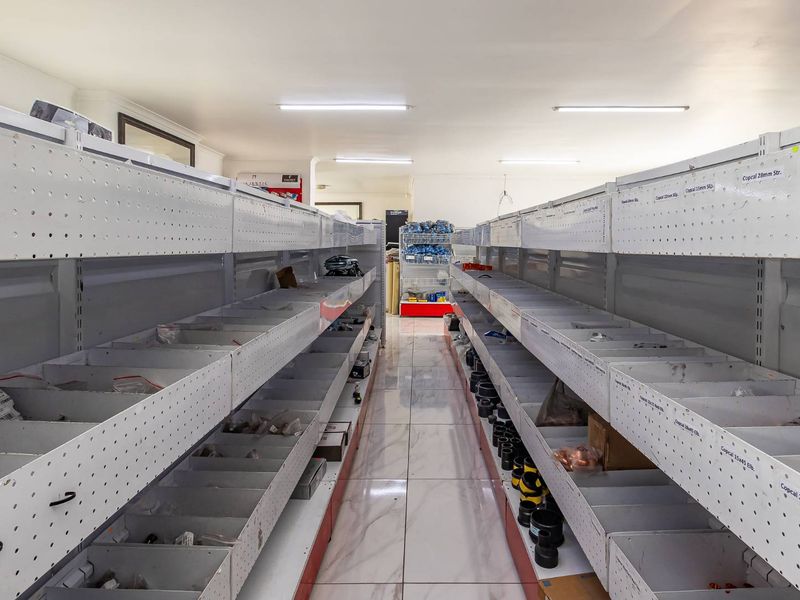 Large Property in Rylands - R3,575m - Photo 6