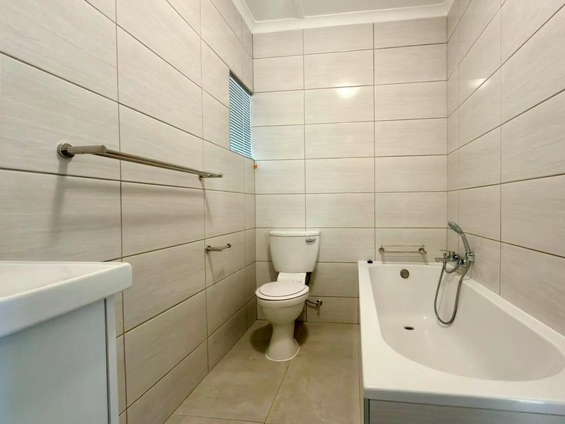 4 Bedroom Townhouse TO LET in Ludwigsdorf - Photo 10