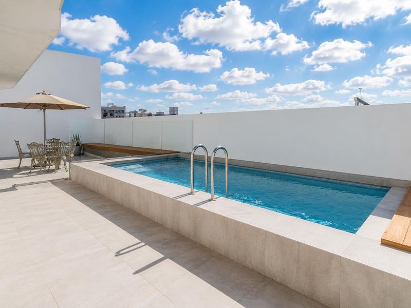 Studio Apartment with Iconic Mountain Views – For Sale | 1 on Albert, Woodstock, Cape Town - Photo 2