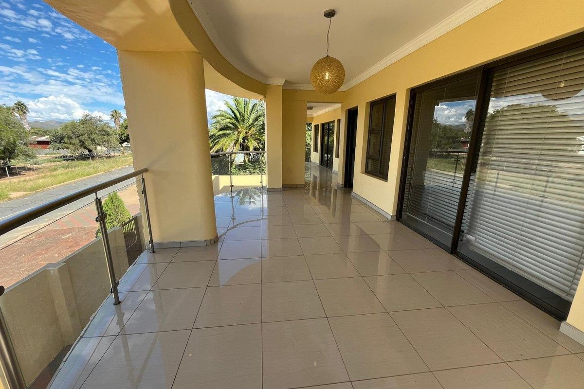 🏡 FOR RENT | DOUBLE-STOREY 8-BEDROOM HOME WITH FLAT  – Pioneers Park ✨ - Photo 2