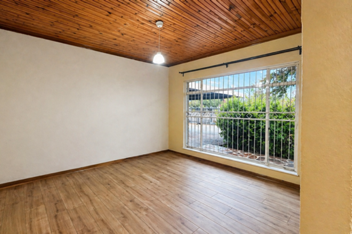 Versatile Family Living with Private Flatlet & Entertainer’s Garden - Photo 5