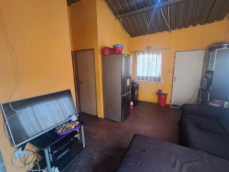 2 Bedroom House In Mamelodi Ext 22 - Photo 2