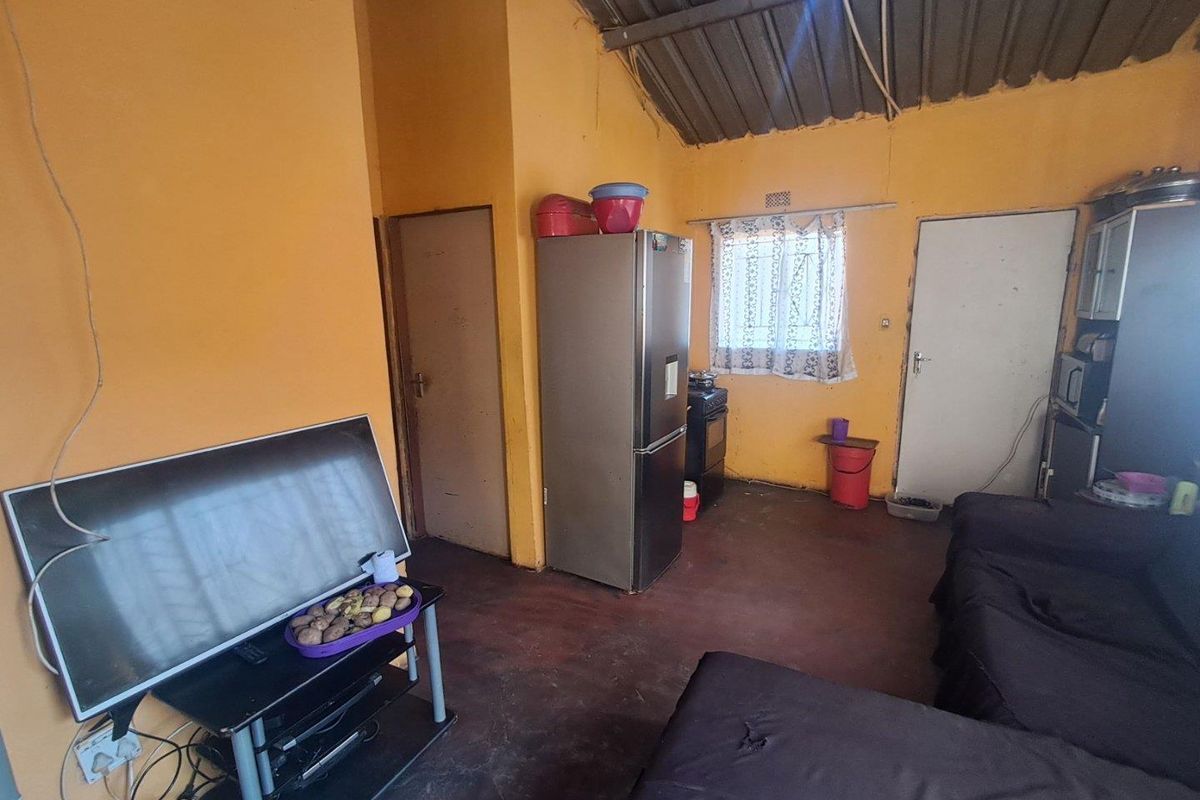 2 Bedroom House In Mamelodi Ext 22 - Photo 2