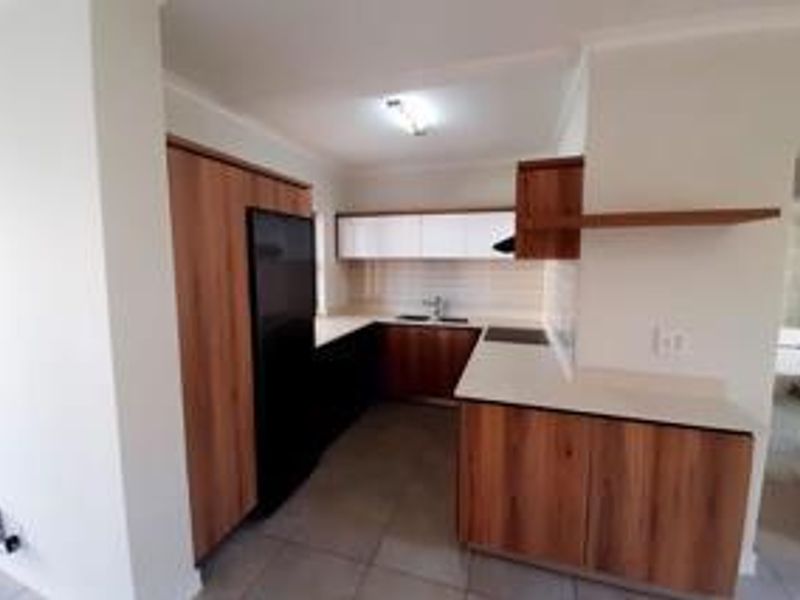 Stunning 3 Bedroom Unit - Photo 10