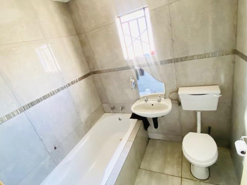 A Perfect Starter Home In Windmill park - Photo 9