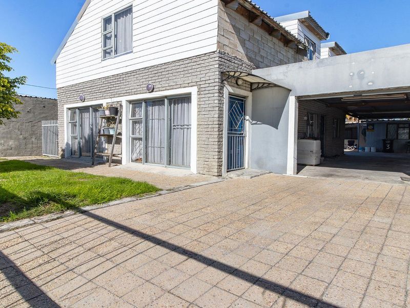 Comfortable Family Living with a Spacious Flatlet - Photo 2