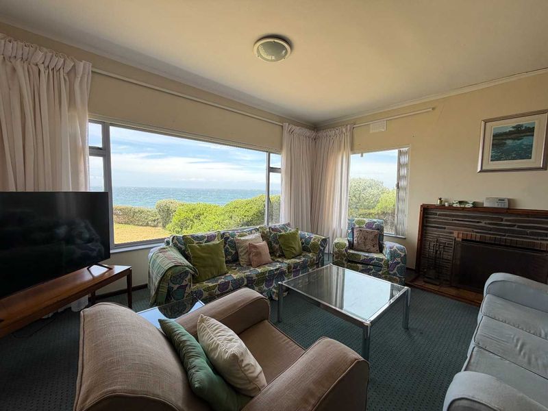 Beautiful family beach side home in Simons Town - Photo 7