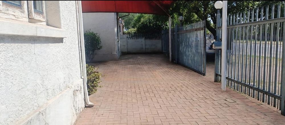 Parking for 2 cars