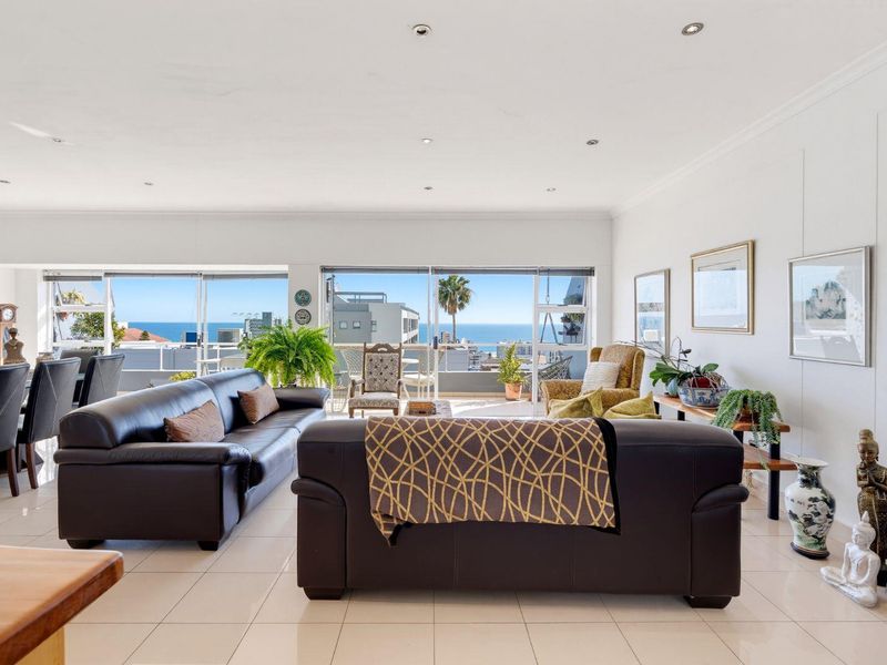 Ocean Views, Rooftop Entertaining & Secure Living in the Heart of Sea Point - Photo 8