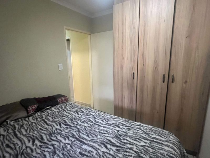 House in Leopard Rest Estate - Photo 8