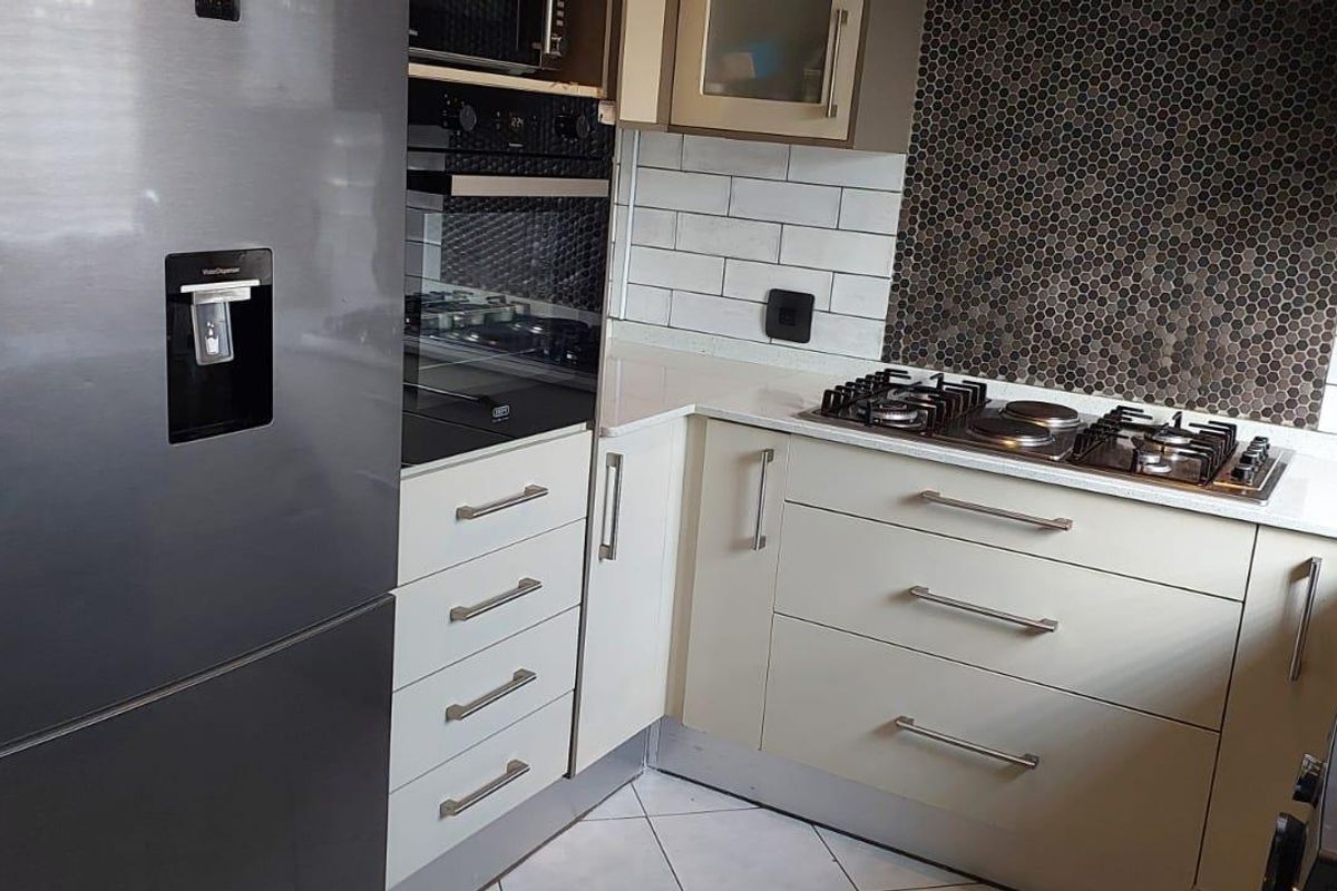 3 Bedroom House in Rosslyn - Photo 3