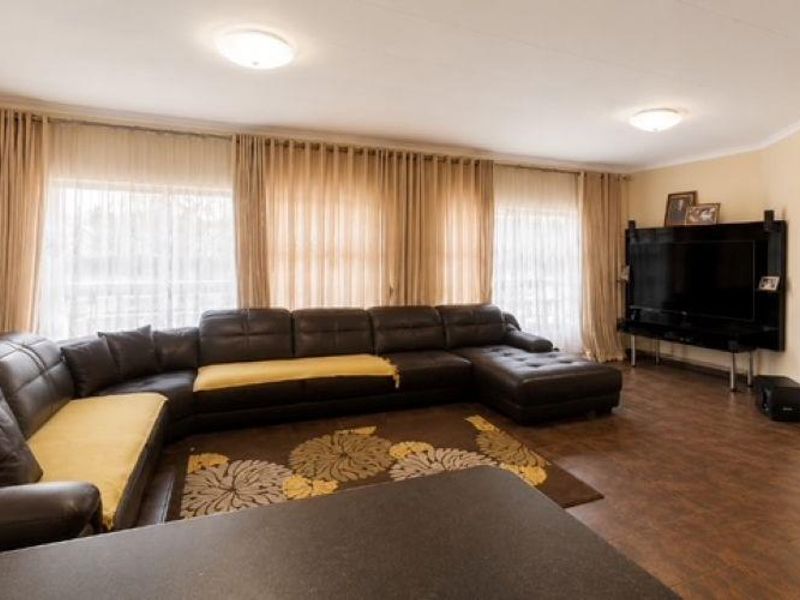Private Panhandle Stand in Prestigious Universitas Ridge - Photo 4